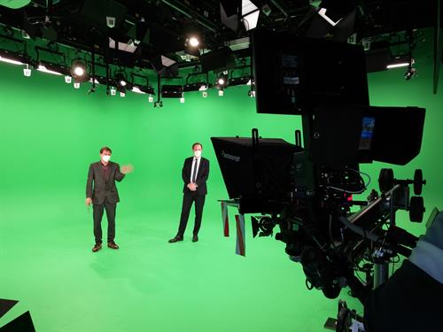 Im Virtuellen Studio zeigte Prof. Dr. Jens Herder die neueste Studio- und Medientechnik.